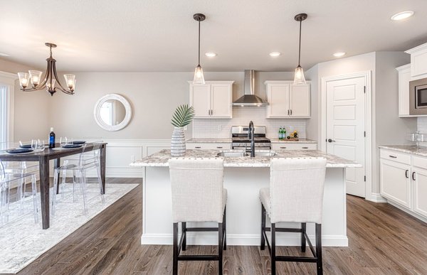 How to choose a durable kitchen table for a busy UK family?